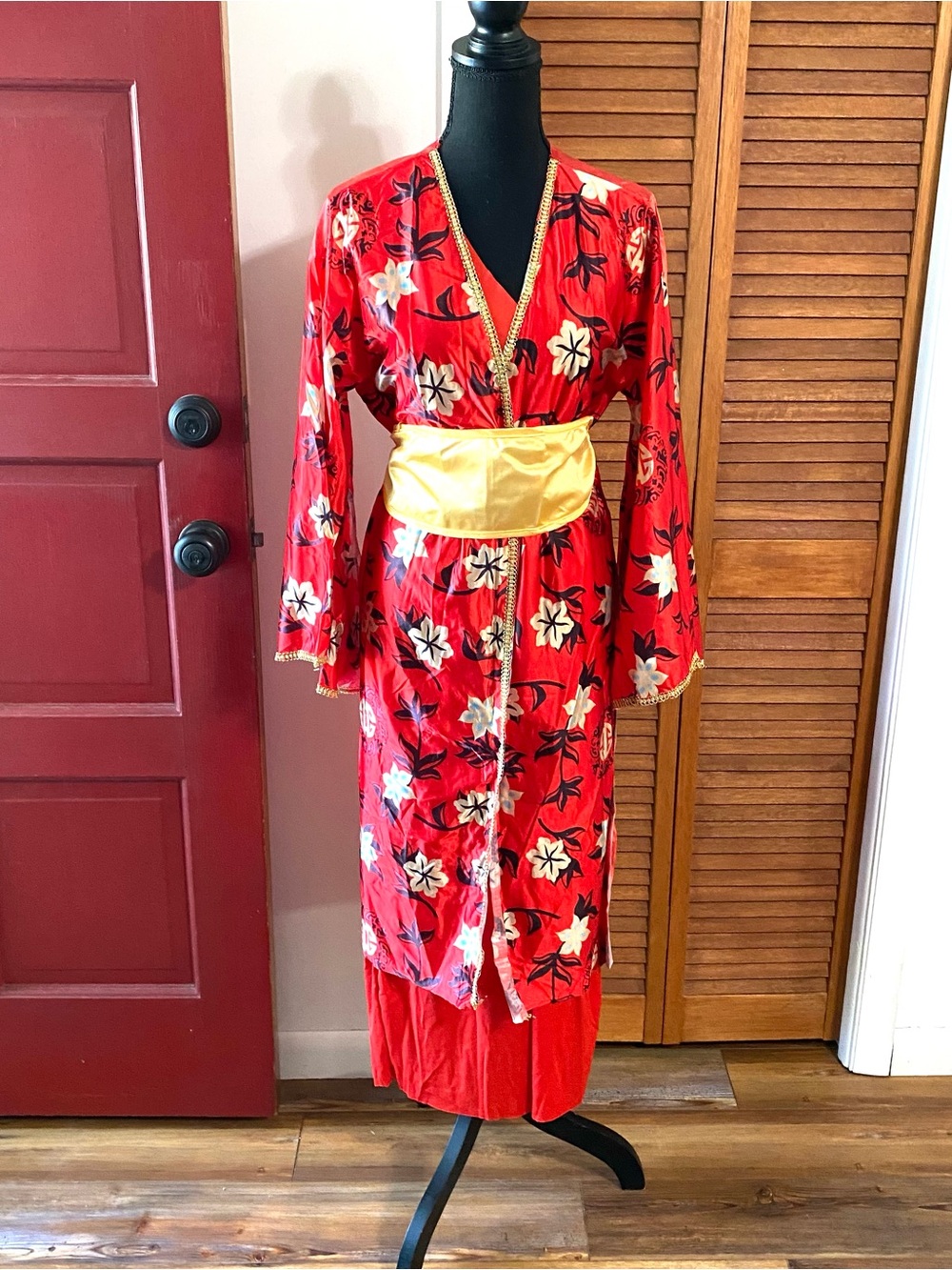 Women’s 3-piece Asian Floral Kimono-Style Dress/robe & Sash Halloween Costume